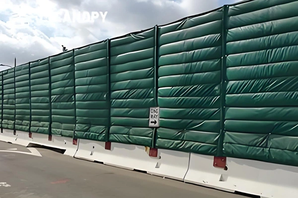 工業用設定でPVCストリップフェンスを使用することの主な利点