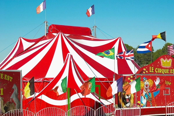 PVCテント生地: 耐久性と防水性のあるテントのための最良の選択